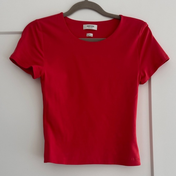 Aritzia Tops - Aritzia bodycon Bold Red Short Sleeve Tee